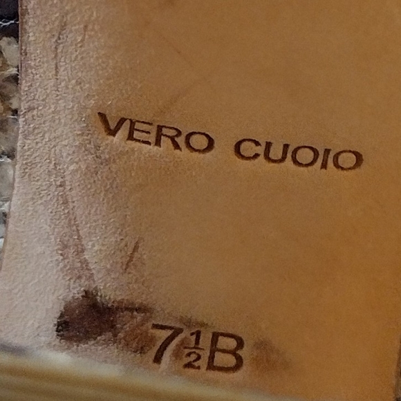 BCBGMAXAZRIA Dahlia Leather Heels. Size 7.5B - Picture 8 of 8